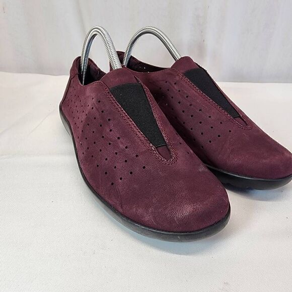 Clarks Perforated Nubuck Leather Slip-On Medora Gemma Size 8.5 - Picture 2 of 11